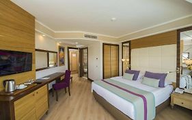 Dreamworld Resort  4*